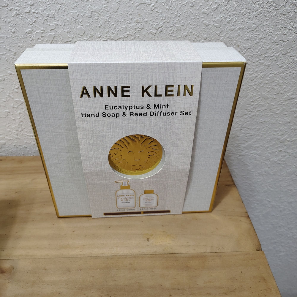 Anne Klein Eucalyptus & Mint Hand Soap and Diffuser Set
